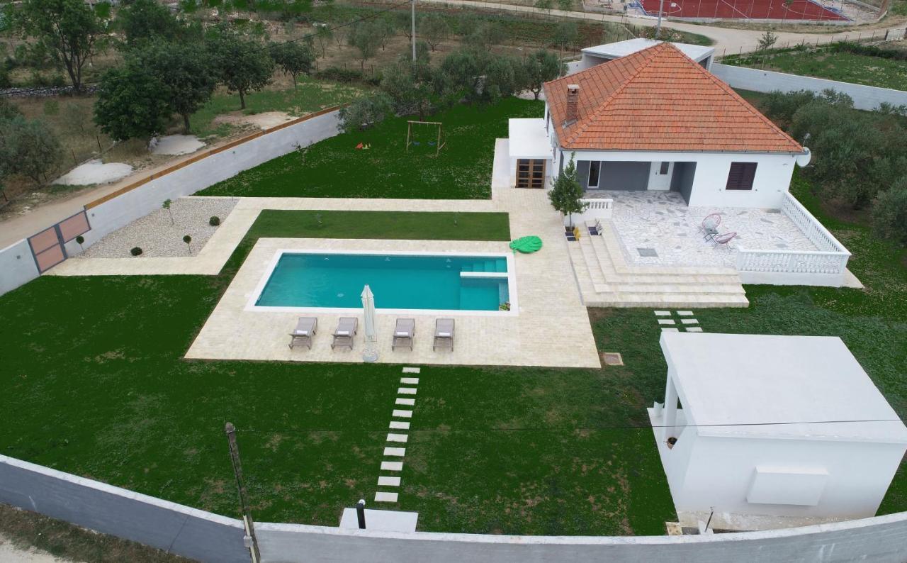 S&I Peaceful Holiday Home With Pool & Jacuzzi Galovac  Exterior foto