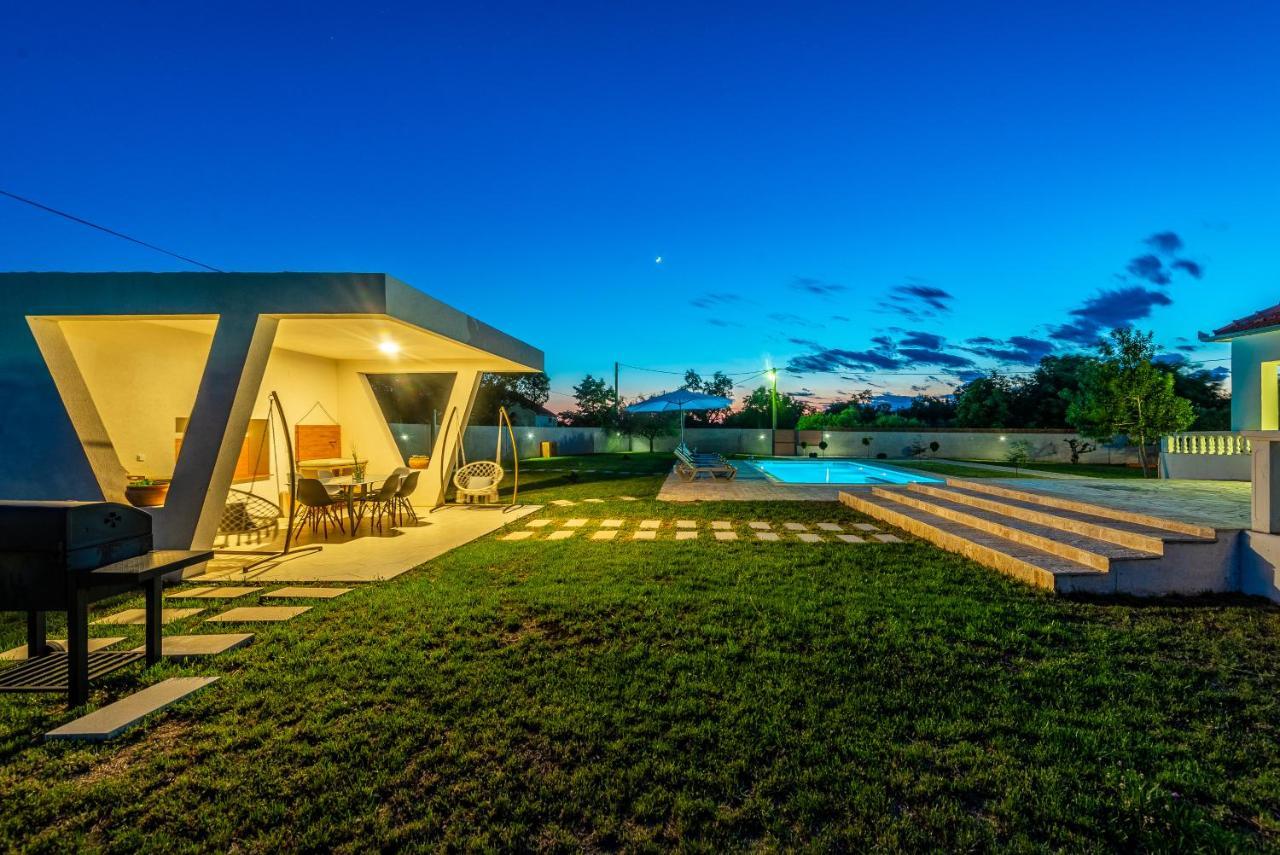 S&I Peaceful Holiday Home With Pool & Jacuzzi Galovac  Exterior foto