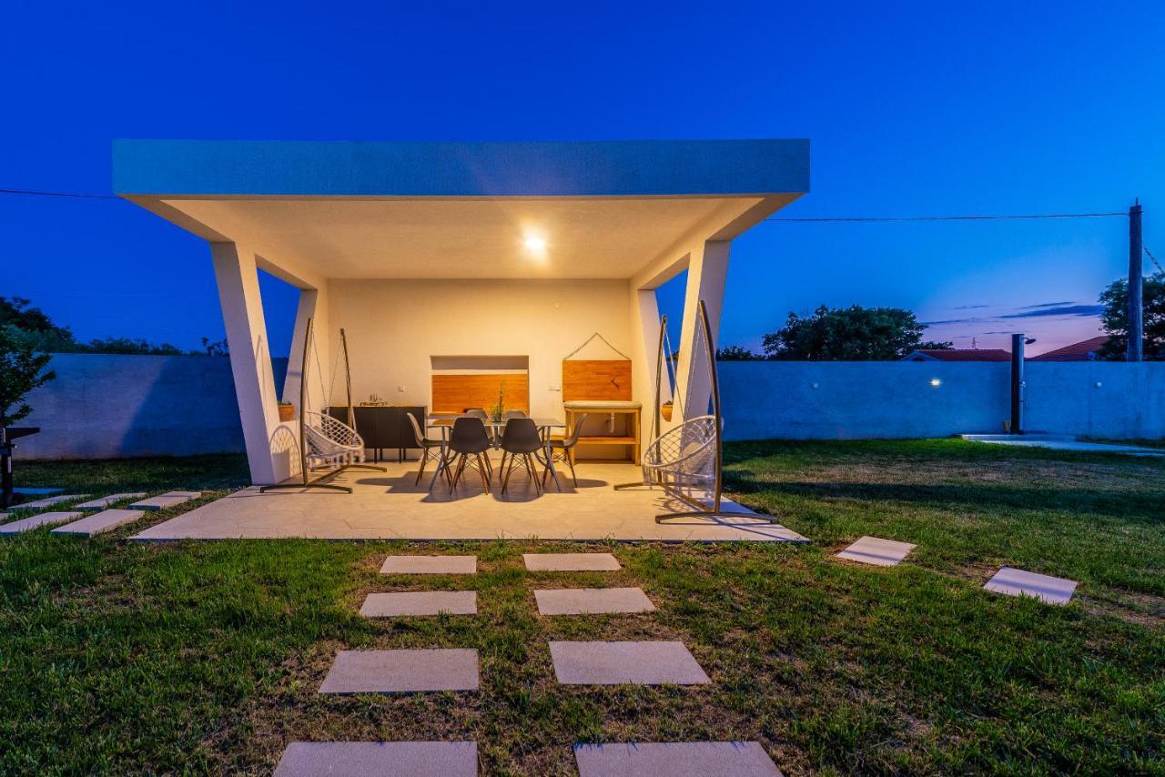 S&I Peaceful Holiday Home With Pool & Jacuzzi Galovac  Exterior foto