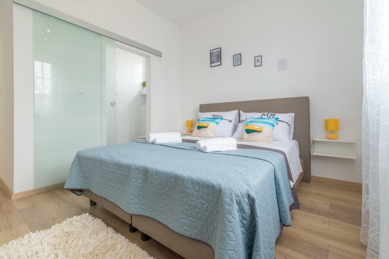 S&I Peaceful Holiday Home With Pool & Jacuzzi Galovac  Exterior foto